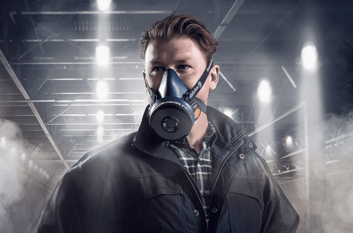 Man with a SR 100 half mask standing in a farm.